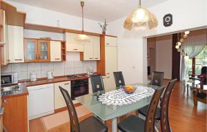 Amazing Home In Kastel Gomilica