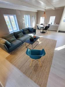 Unique and Charming 2 Bedroom Apartment with Free Parking