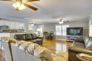 Waterfront Prosperity Home with Dock Walk to Marina - 纽贝里