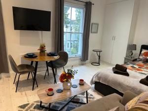 Stylish Studio Escape in West London