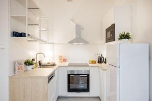 Magnificent 3BR with Balcony by Dohany Synalogue