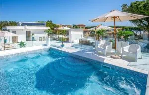 1 Bedroom Amazing Apartment In Pineto - أدري