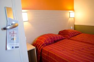 Hotels Premiere Classe Calais Centre-Gare : photos des chambres