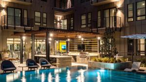 Cityscape Luxury Living Downtown Fort Worth Condo, Pool, Gym, Parking, BBQ