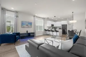 Upstay - Modern Family Home w Private Pool - Howey Height