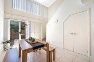 EACO12 - Stylish 1-BR Loft Apt | Spacious, Free WiFi & A/C - 4hvězdičkové hotely ve městě Mandurah