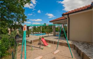 3 Bedroom Cozy Home In Grubine 