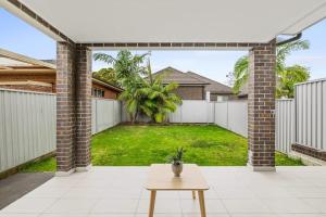 Detached Double Room in Revesby - Tranquil Place - Shared Bathroom