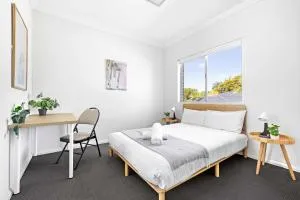 Modern Queen Room - Private Spot at Revesby - Shared Bathroom - Peakhurst