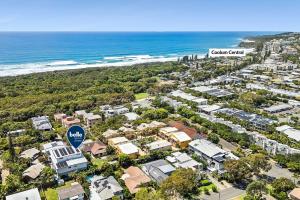 Beautiful Three-Story Villa footsteps to the Beach