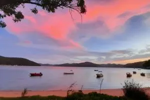 Dangar Beach Studio - Absolute Beach Front - Patonga Beach