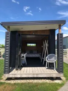 A Rural Retreat cabin with Private bathroom - Kereru