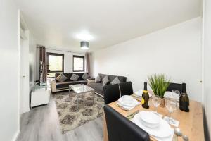 Idyllic Stylish Apartment with Fast Speed Broadband & Free Parking