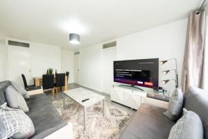 Idyllic Stylish Apartment with Fast Speed Broadband & Free Parking