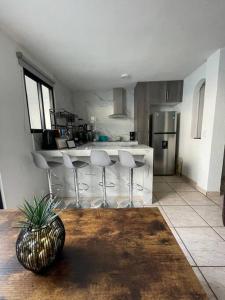 Jardines de Miraflores, Casa Remodelada completa zona sur ITESO TecMilenio UVM HP Colon Centro Sur