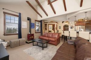 Cozens Pointe B-301 condo