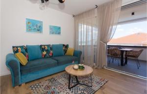 Gorgeous Apartment In Okrug Gornji