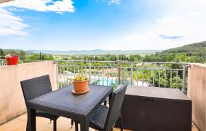 Appartements 1 Bedroom Gorgeous Apartment In Callian : photos des chambres