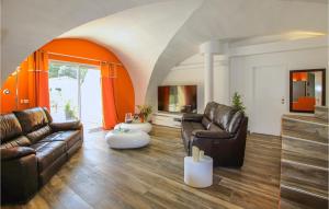 Maisons de vacances Beautiful Home In Sauzet : photos des chambres