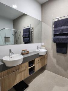 Holiday at the Beach, Spa Bath, King Bed with TV