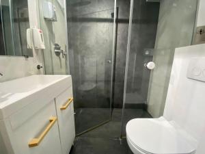 University - Downtown by Realty