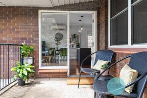 Stylish Sophistication with Leafy Newcastle Views!