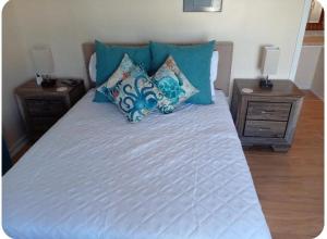 1-Hillview Cottages