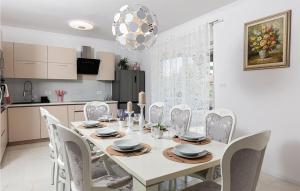 Cozy Home In Crikvenica With Wifi