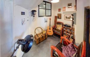 Maisons de vacances Awesome Home In Margerie-Chantagret : photos des chambres
