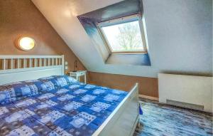 Maisons de vacances Gorgeous Home In Le Tour-Du-Parc : photos des chambres
