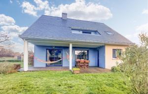 Maisons de vacances Gorgeous Home In Le Tour-Du-Parc : photos des chambres