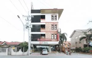RedDoorz Plus at MM Hotel Las Pinas former RedDoorz Plus Near Bamboo Organ - Tanza