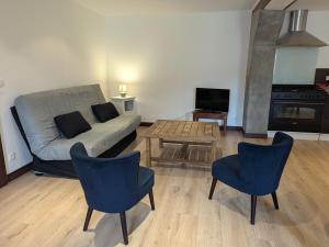 Maisons de vacances Gite Authentique a Villemurlin avec Jardin et Parking - FR-1-590-527 : photos des chambres