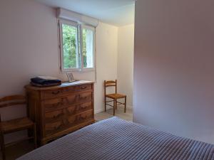 Gîte Authentique à Villemurlin avec Jardin et Parking - FR-1-590-527