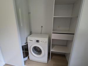 Maisons de vacances Gite Authentique a Villemurlin avec Jardin et Parking - FR-1-590-527 : photos des chambres