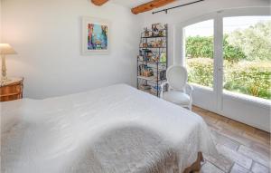 Maisons de vacances Gorgeous Home In Rochefort-Du-Gard : photos des chambres