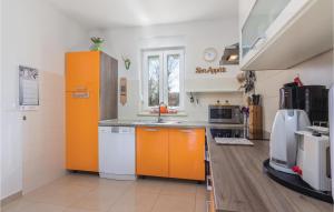 Cozy Home In Labin With Wifi