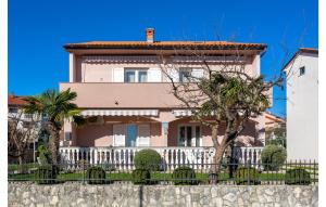 Cozy Apartment In Krk With Wifi