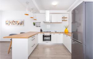 Stunning Home In Kras With Wifi 