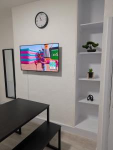 3 bedroom London with Garden near Tube Station