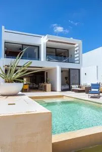 New Luxury Beachfront house! - Uaymitun