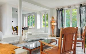 4 Bedroom Nice Home In Étretat