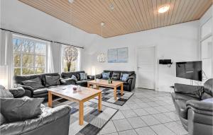 Gorgeous Home In Ulfborg With Wifi