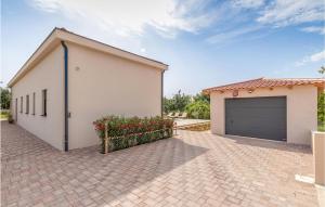 Amazing Home In Sukosan