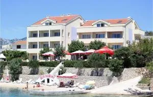 Awesome Apartment In Rtina With Kitchen - 利缇纳