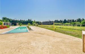 Maisons de vacances Beautiful Home In Eyragues : photos des chambres