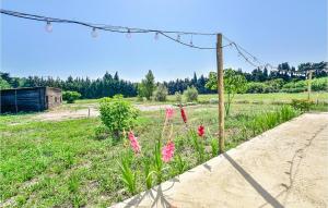 Maisons de vacances Beautiful Home In Eyragues : photos des chambres