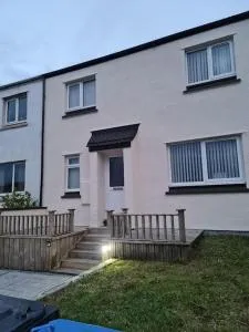 Modern 3 Bedroom Property centrally based - Howmore