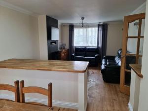 Modern 3 Bedroom Property centrally based