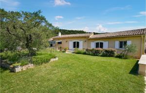 Maisons de vacances Gorgeous Home In Rochefort-Du-Gard : photos des chambres